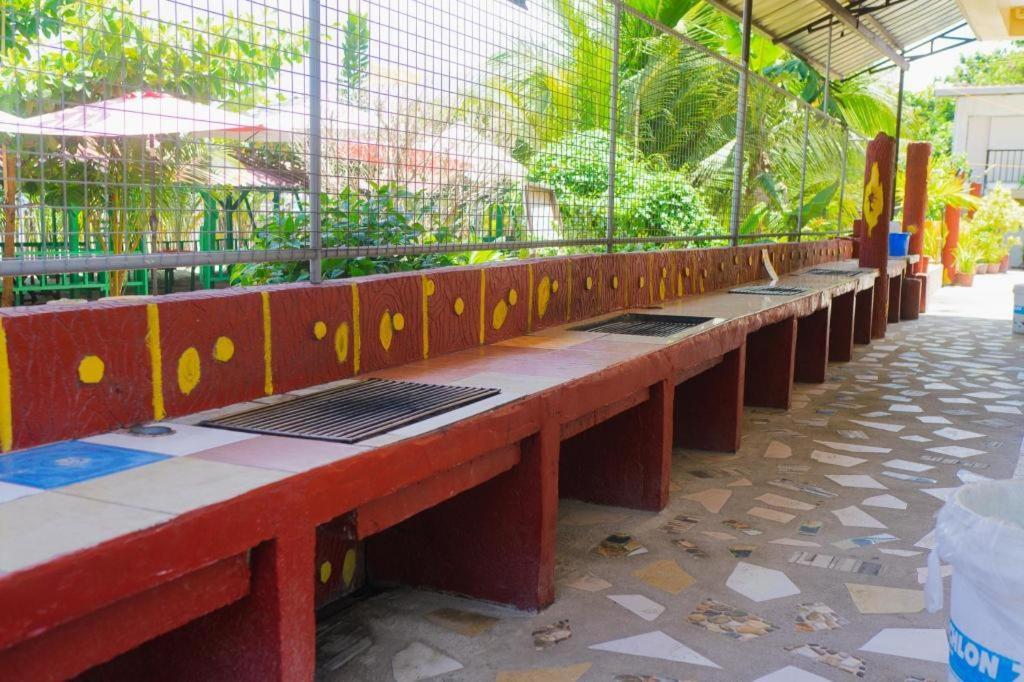 Suzuki Beach Hotel Olongapo Bagian luar foto