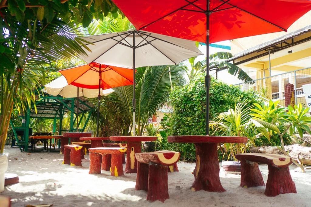 Suzuki Beach Hotel Olongapo Bagian luar foto