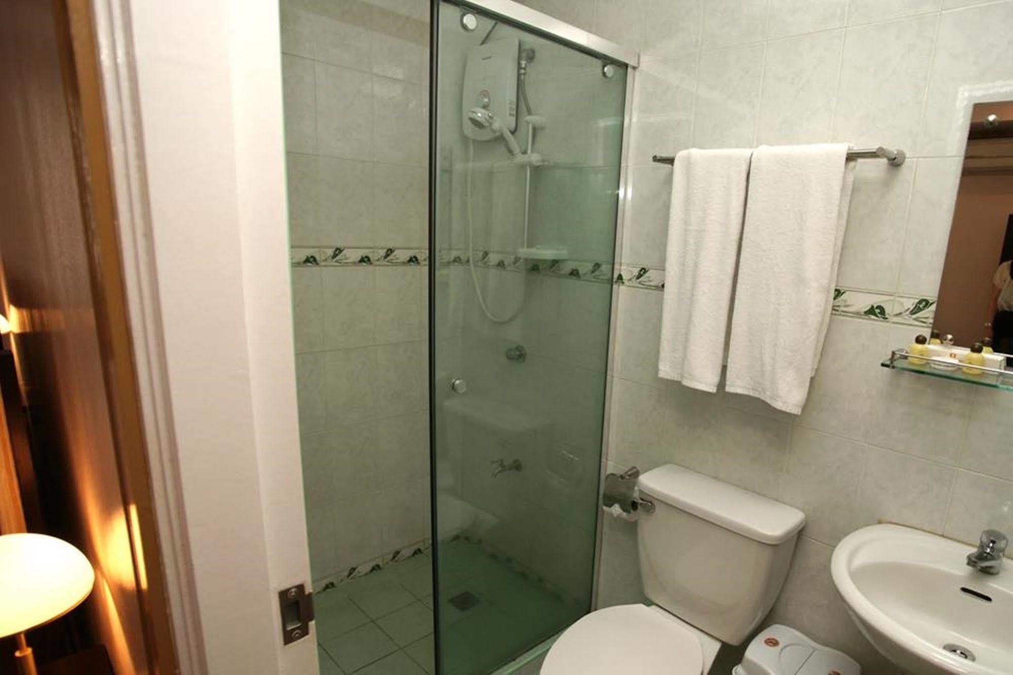 Suzuki Beach Hotel Olongapo Bagian luar foto